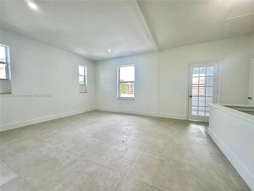 1-30 Nw 32nd Pl, Miami, FL, 33125-4915 | Card Image