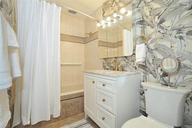 APT-311 - 5100 5 Th Ave, Condo with 2 bedrooms, 2 bathrooms and 1 parking in Shadyside PA | Image 22