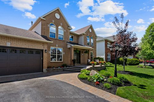 8 Steventon Cres, Stittsville, ON, K2S1G9 | Card Image