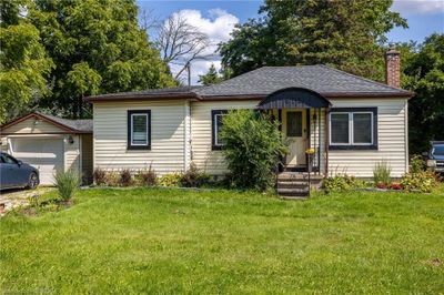 975 5 Th A Ave W, House other with 3 bedrooms, 1 bathrooms and 5 parking in Owen Sound ON | Image 2