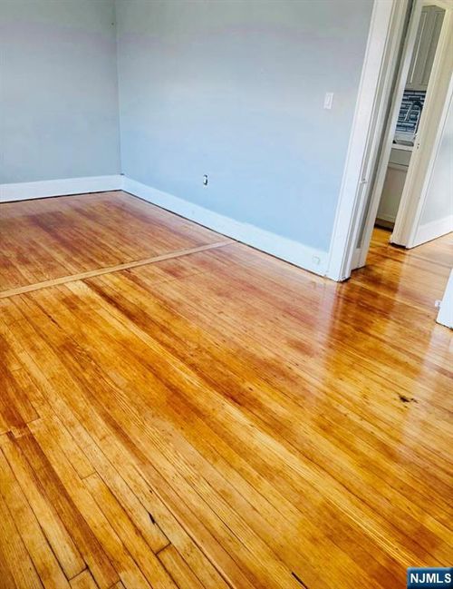 138 Kingsland Ave, Lyndhurst, NJ, 07071-2604 | Card Image