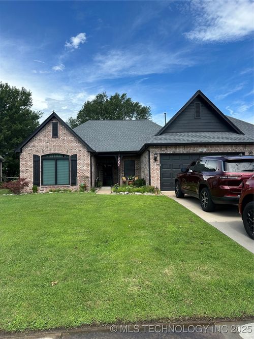 1821 W Lincoln St, Broken Arrow, OK, 74012-8509 | Card Image