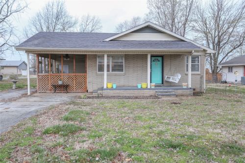 945 S Curtis, Welch, OK, 74369 | Card Image