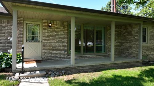 49327 Winchester Ct, Shelby Township, MI, 48315-3981 | Card Image