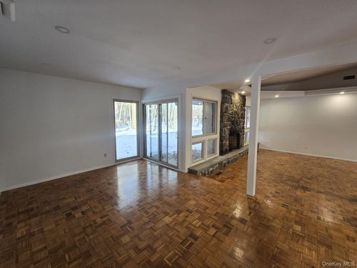 10 Chestnut Dr, Pomona, NY, 10970-2817 | Card Image