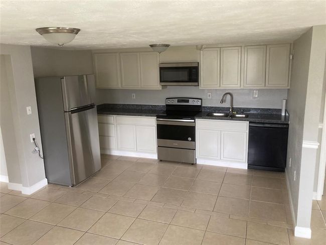DOWN - 1805 23 Rd St, Home with 3 bedrooms, 1 bathrooms and null parking in Galveston TX | Image 4