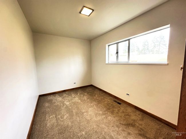 732 W Walnut St, Home with 7 bedrooms, 4 bathrooms and 6 parking in Genesee ID | Image 16