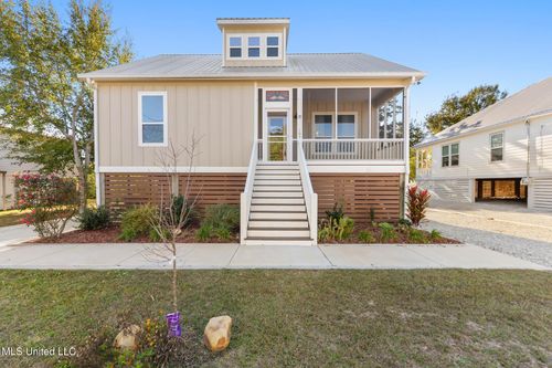 105 Adrienne Ct, Waveland, MS, 39576-6600 | Card Image