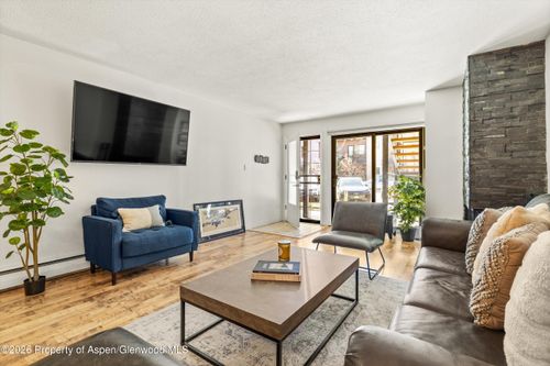 1-c-210 E Cooper Ave, Aspen, CO, 81611-1874 | Card Image