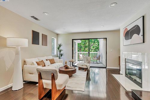 apt-227-2584 Oak Rd, Walnut Creek, CA, 94597-7812 | Card Image