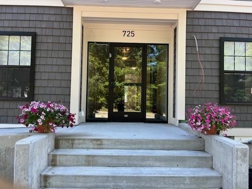 301-725 Central Ave, Dover, NH, 03820-3404 | Card Image