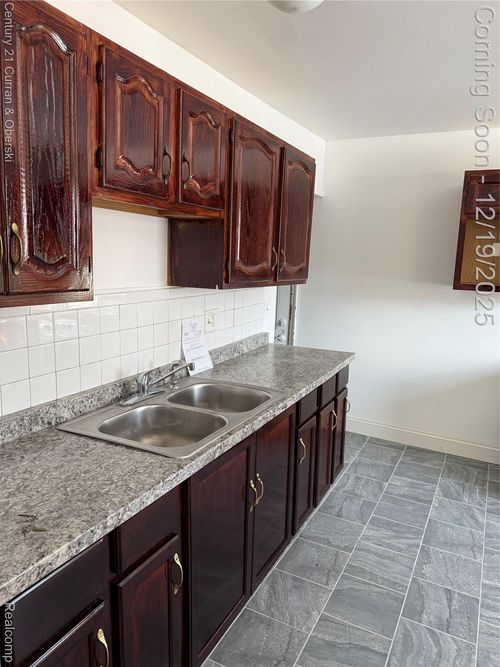 13428 Fellrath St, Taylor, MI, 48180-4402 | Card Image