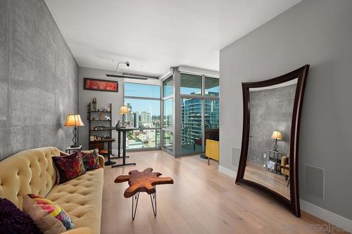 2002-800 The Mark Ln, San Diego, CA, 92101-7168 | Card Image