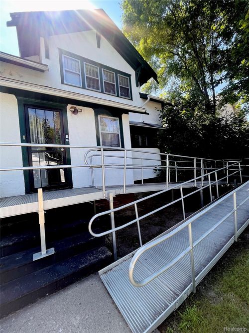 1606 Garland St, Flint, MI, 48503-1190 | Card Image