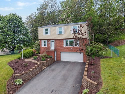 215 E Edgewood Dr, Peters Twp, PA, 15317 | Card Image