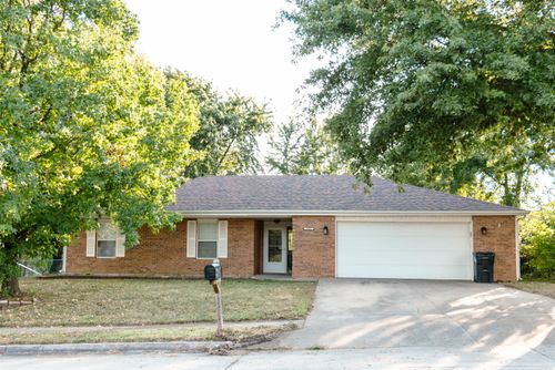 1802 N Charleston Cir, COLUMBIA, MO, 65202-4180 | Card Image