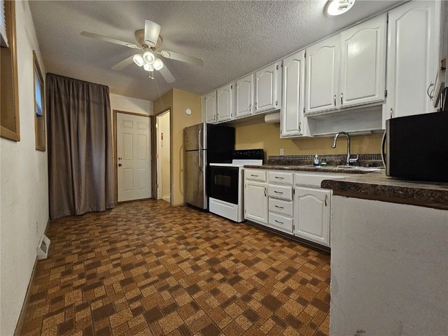1523 Golden Valley Dr, House other with 3 bedrooms, 2 bathrooms and null parking in Bettendorf IA | Image 6