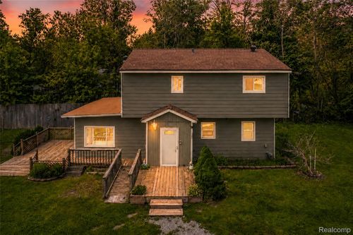 11388 Sunset Blvd, Pinckney, MI, 48169-9008 | Card Image