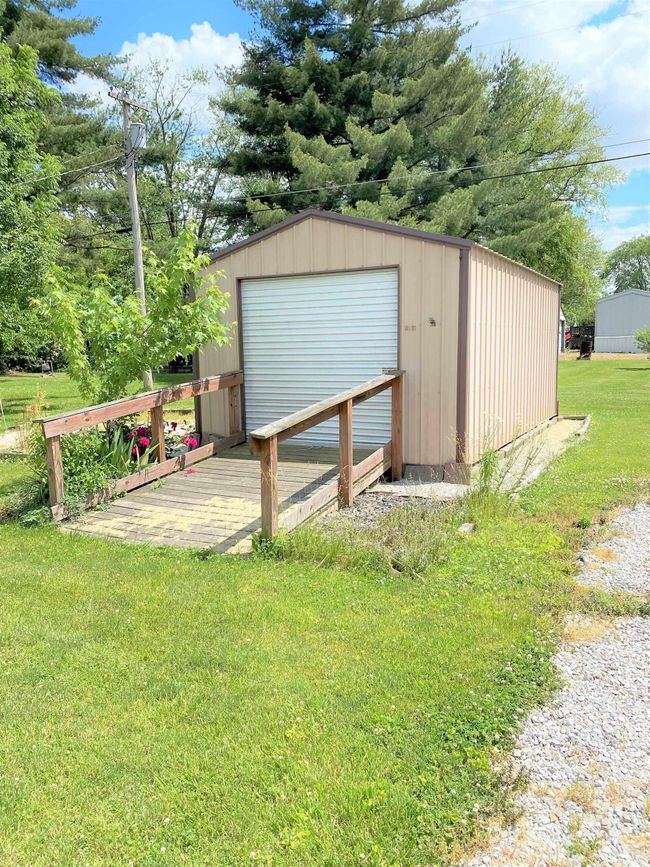 909 Se A. Street, House other with 2 bedrooms, 2 bathrooms and null parking in Linton IN | Image 5