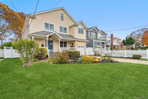 1617 Richard Ave, Merrick, NY, 11566-2313 | Card Image