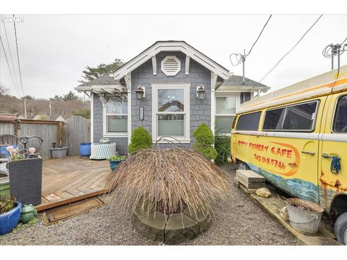 326 Highway 101 N, Rockaway Beach, OR, 97136-9819 | Card Image