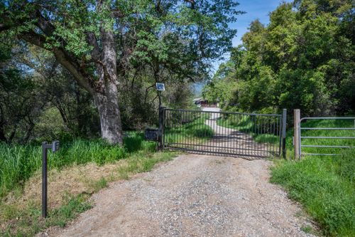 1560 Pinto Dr, Angels Camp, CA, 95222-9302 | Card Image