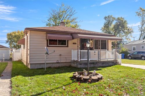 4915 Raymond Ave, Dearborn Heights, MI, 48125-3421 | Card Image