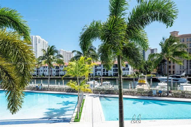 APT-140 - 2950 Ne 188 Th St, Condo with 2 bedrooms, 3 bathrooms and null parking in Aventura FL | Image 8