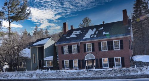 27 Main St, Plymouth, NH, 03264-1410 | Card Image