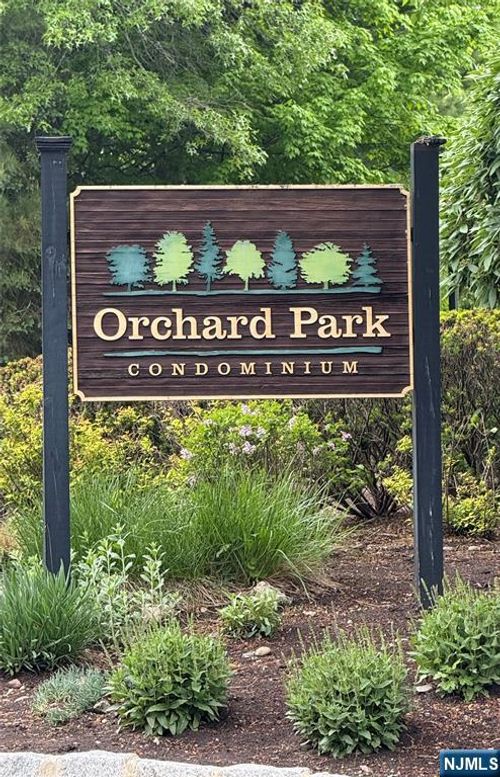 215 Orchard Park, Allendale, NJ, 07401-1745 | Card Image