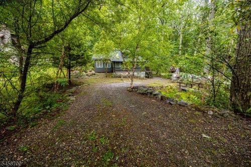 8 Mountainside Dr, Sussex, NJ, 07461-4300 | Card Image
