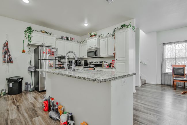 6904 20 Th St, Townhouse with 3 bedrooms, 2 bathrooms and null parking in Lubbock TX | Image 5