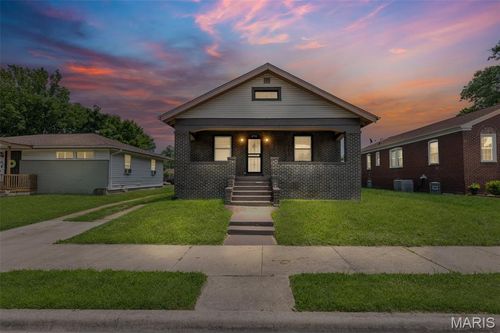 636 Post Pl, East Saint Louis, IL, 62205-2123 | Card Image