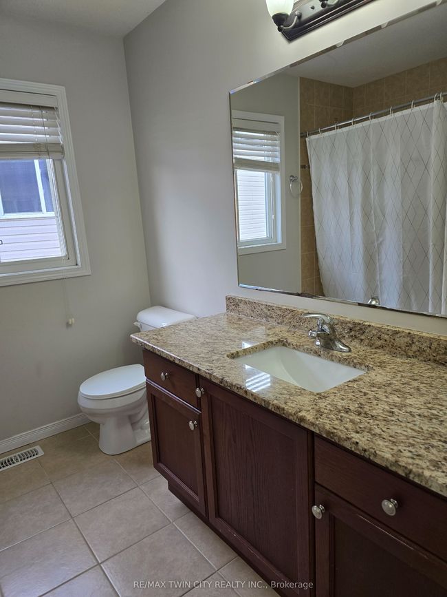 1316 Countrystone Dr, House other with 3 bedrooms, 3 bathrooms and 2 parking in Kitchener ON | Image 12