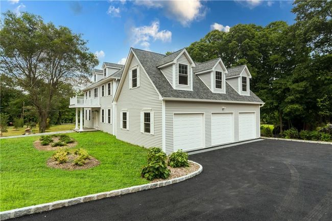 3 Car Garage with Bonus Room | Image 28