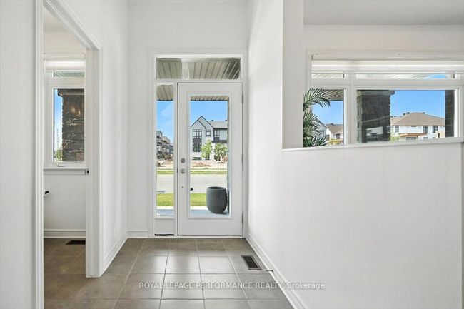 665 Cordelette Cir, House attached with 3 bedrooms, 3 bathrooms and 4 parking in Orleans ON | Image 5