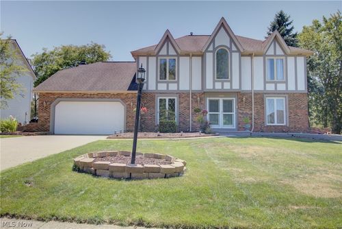 17639 Lexington Ln, Strongsville, OH, 44136-7086 | Card Image