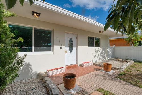 735 Ne 38th St, Oakland Park, FL, 33334-2929 | Card Image