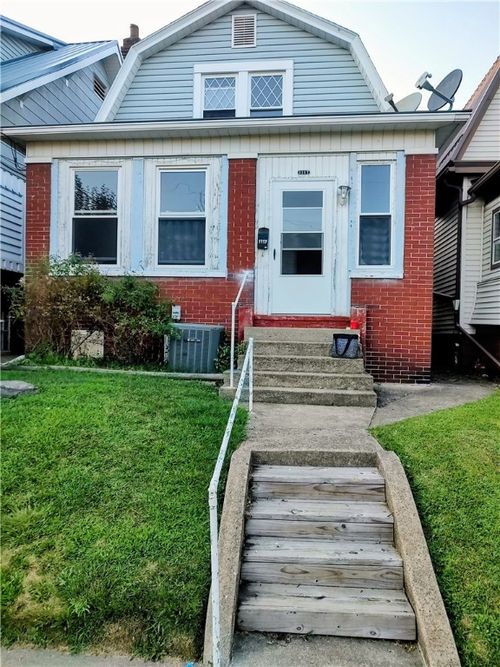 1117 8th Ave, Brackenridge, PA, 15014-1307 | Card Image