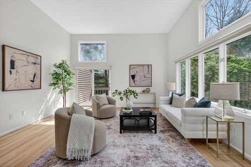 8-8 Heathwood Ln, Brookline, MA, 02467 | Card Image
