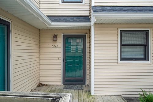 5242 Dakota Drive, West Des Moines, IA, 50265 | Card Image