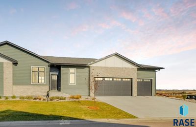 8600 Shoreline Pl, House other with 4 bedrooms, 3 bathrooms and null parking in Sioux Falls SD | Image 1