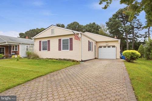 11 Woodstock Drive, Toms River, NJ, 08757 | Card Image