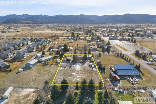 135 E Birch St, Victor, ID, 83455-5333 | Card Image