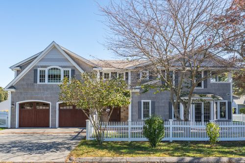 35 Bellaire Rd, Niantic, CT, 06357-3401 | Card Image