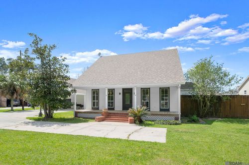 32787 Duff Rd, Walker, LA, 70785-5702 | Card Image