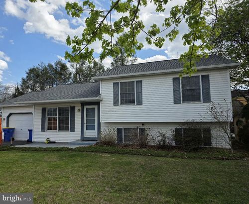 8651 Presidents Dr, Hummelstown, PA, 17036-8632 | Card Image