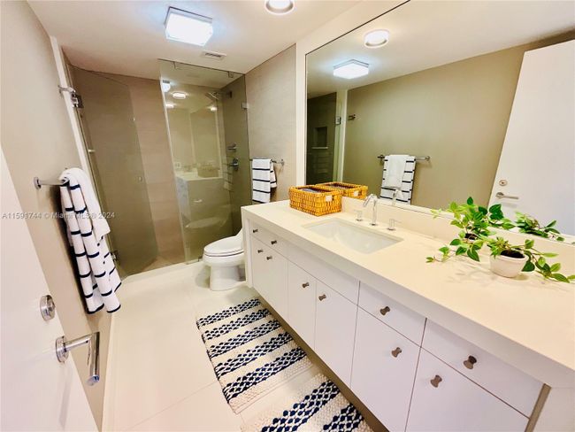 APT-11B - 881 Ocean Dr, Condo with 2 bedrooms, 2 bathrooms and null parking in Key Biscayne FL | Image 57