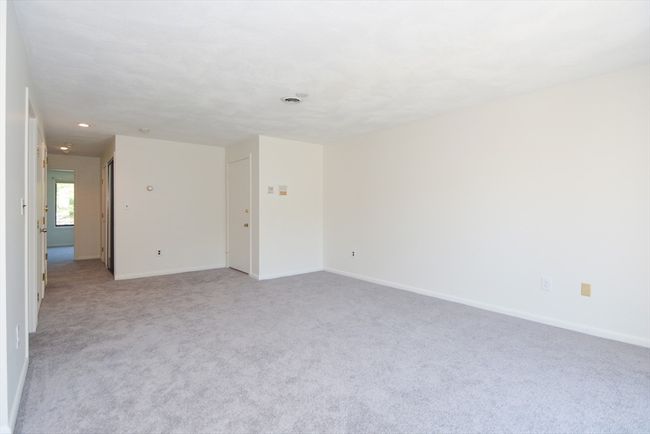 UNIT-4 - 8 Concord Greene, Condo with 2 bedrooms, 2 bathrooms and 1 parking in Concord MA | Image 5