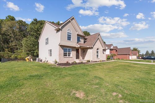 5437 Mustang Dr, Newport, MI, 48166-9591 | Card Image